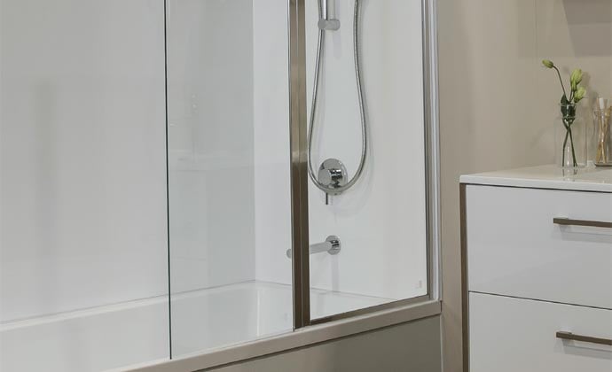 How to install a glass bath screen