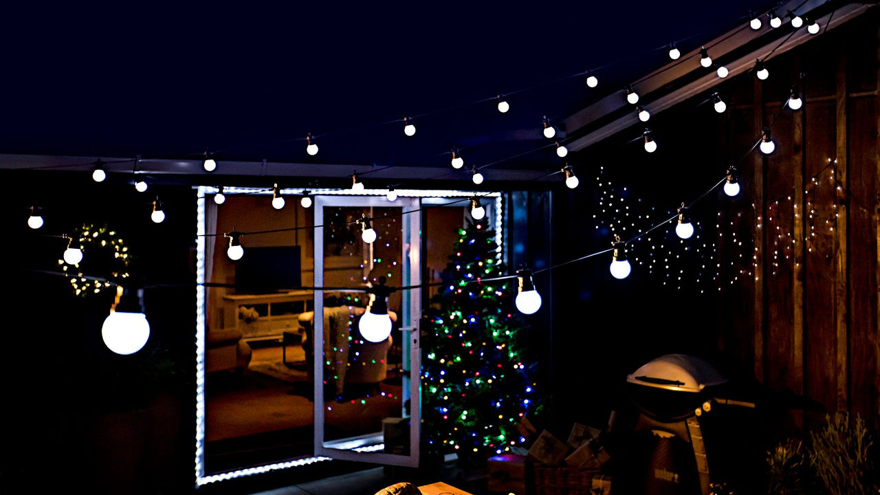How to hang Christmas lights