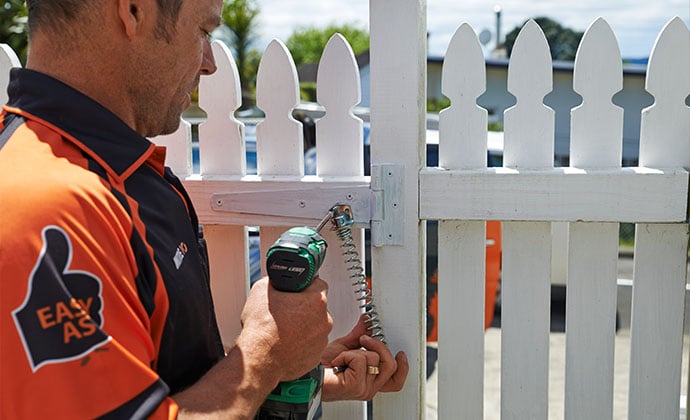How to install a gate spring
